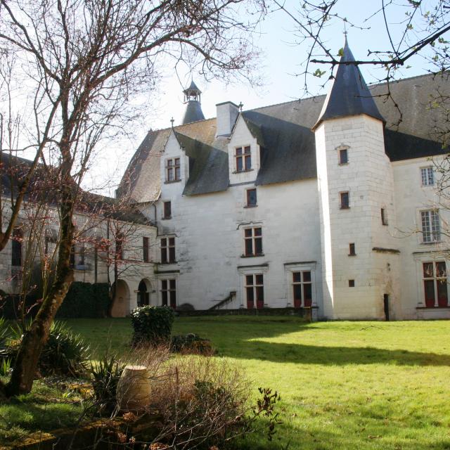 Château Monts Sur Guesnes