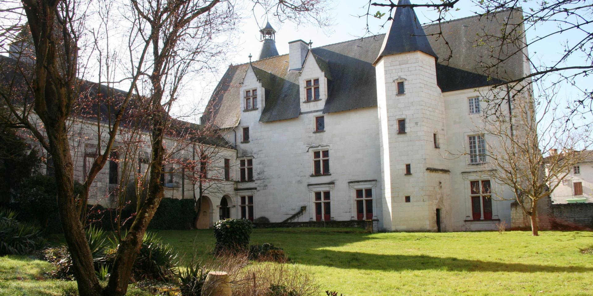 Château Monts Sur Guesnes