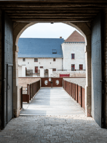 chateau monts-sur-guesnes