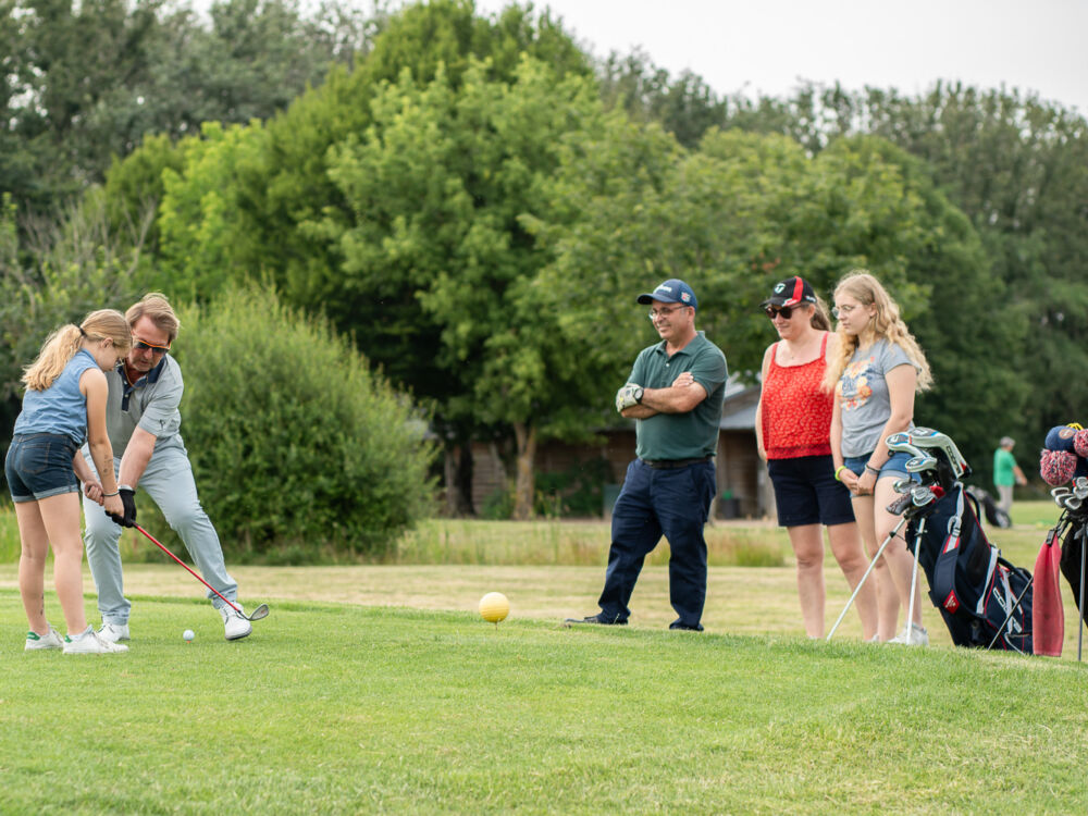 16 - Golf en famille - Roiffé WEB - Expériences Famille 2023 ©Amélie.R-photographies-Pomme Verte