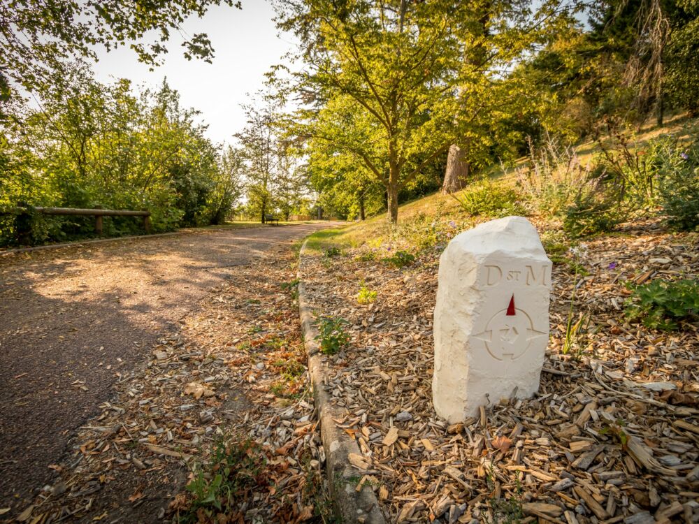 Borne Saint martin_Loudun.jpg_1