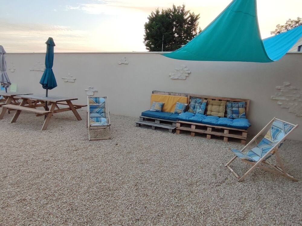 Salon de jardin - Gîte le Relais du Mardelon