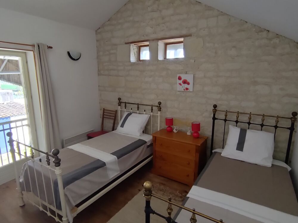 Maison du Coteau_Glénouze_2022- Chambre 2 lits à l'étage