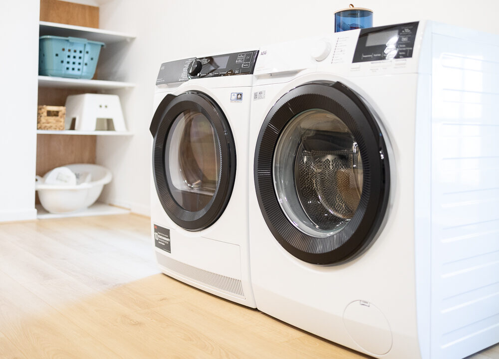 Salle de bain, lave linge + sèche linge