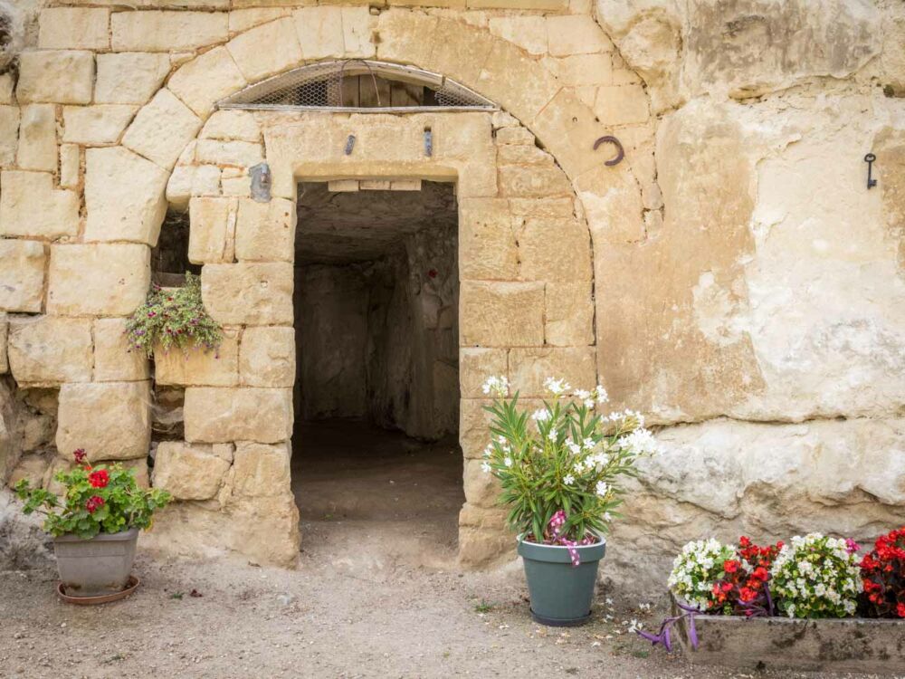caves-troglodytes-domaine-du-grand-clos-famillerobert-vins-de-saumur-proximite-centerparcs-86